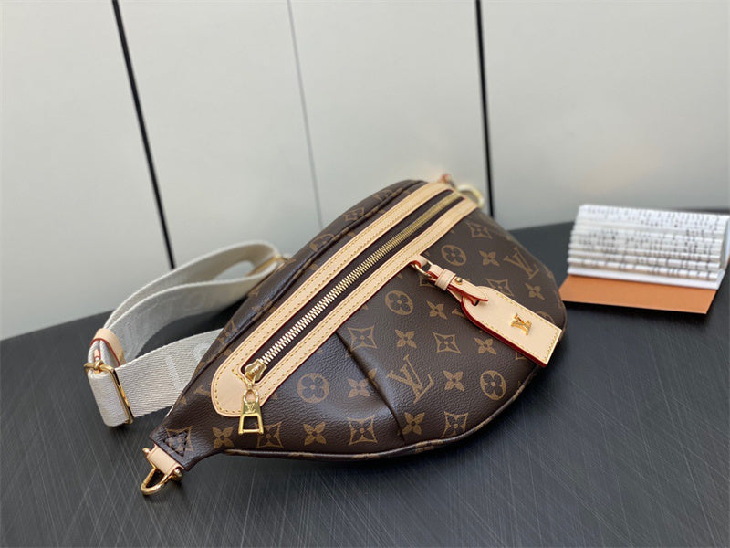  Sophisticated shoulder bag carried on shoulder