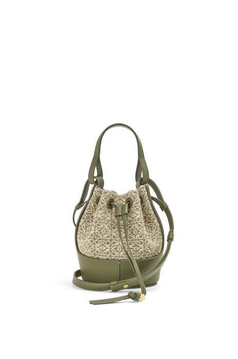 Ziva's Charm handbag – carry view (18cm*13cm*25cm)