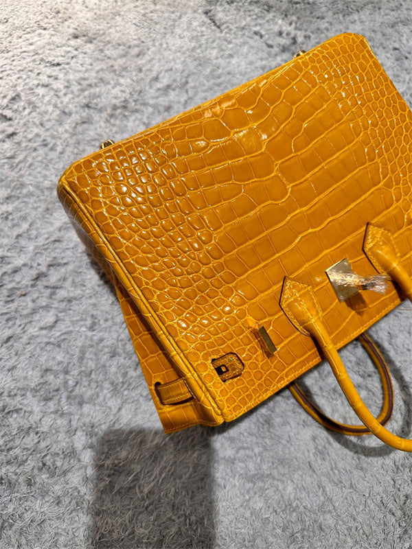  crossbody bag interior and compartment view 9