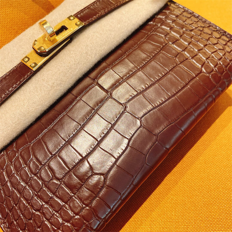  Statement handbag front view 7