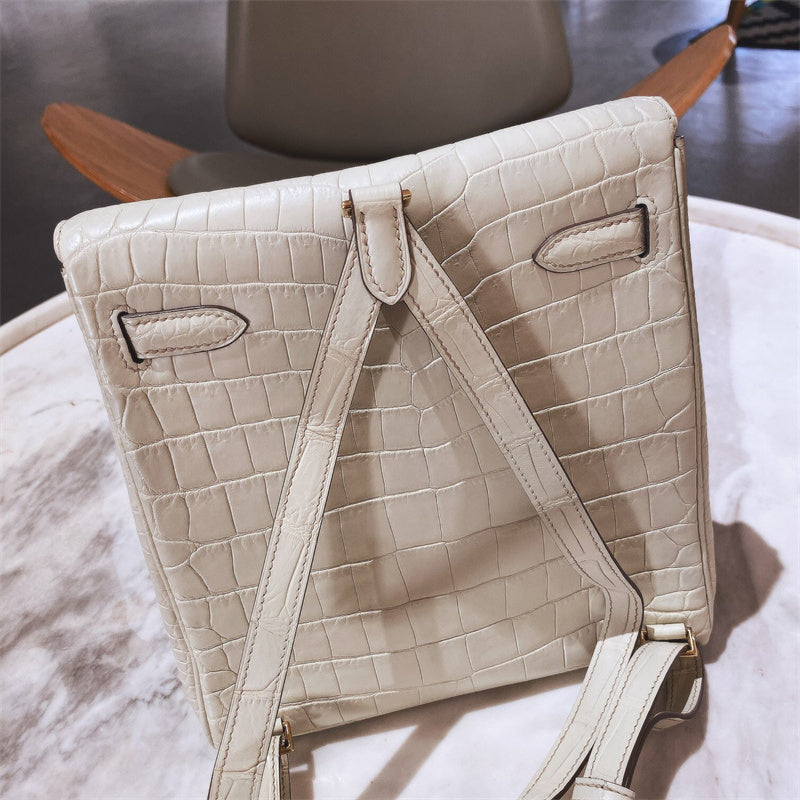  Contemporary tote bag carried on shoulder 10