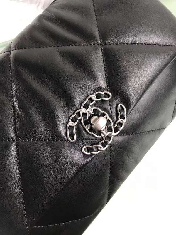 Zivas Charm Effortless Sophistication Designer Handbag (Refined Modern Silhouette) – Close-Up Detail