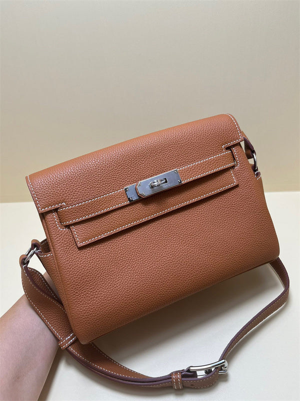 shoulder bag interior and compartment view 27
