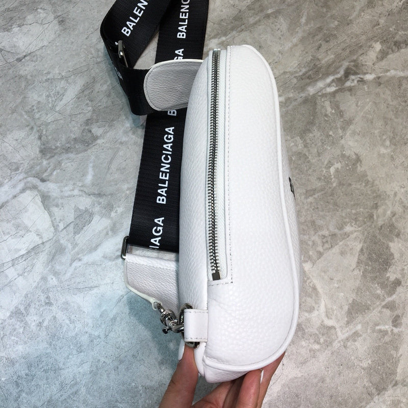 Modern Premium PU Leather Handbag - Premium Craftsmanship Detailing | Women's Premium Handbag #1071 - close-up detail shot (image 3) of designer-inspired handbag