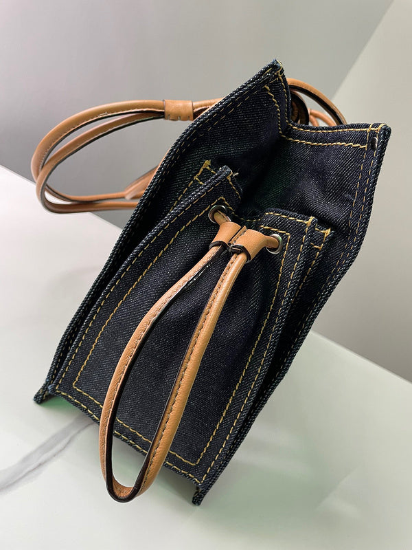 Ziva's Charm handbag – carry view (36cm*25cm*13cm)