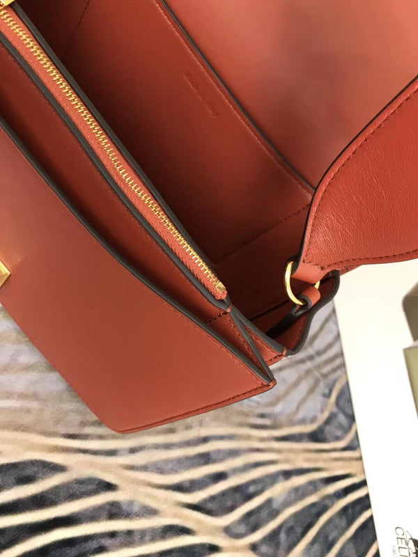 Handle and strap detail of refined polished women's handbag – women's premium purse