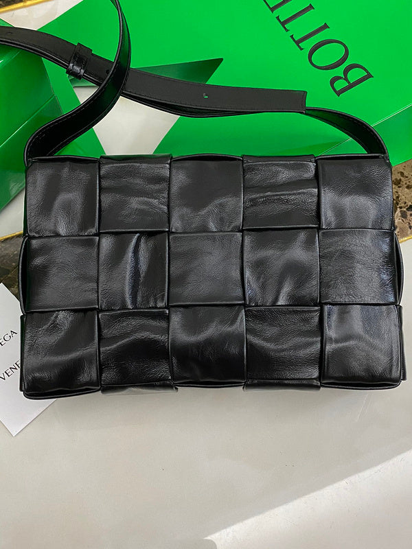 Chic Vegan Leather Handbag - Premium Craftsmanship Detailing | Women's Fashion Handbag #1641 - texture close-up (image 9) of designer-inspired handbag