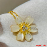 Front view of Van Cleef & Arpels unisex jewelry piece