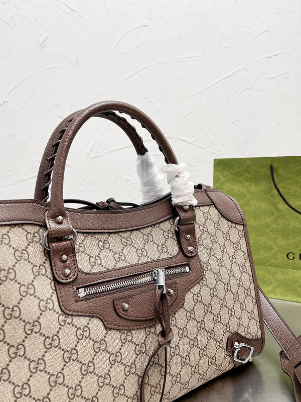 Ziva's Charm handbag – detail view (one versatile size)