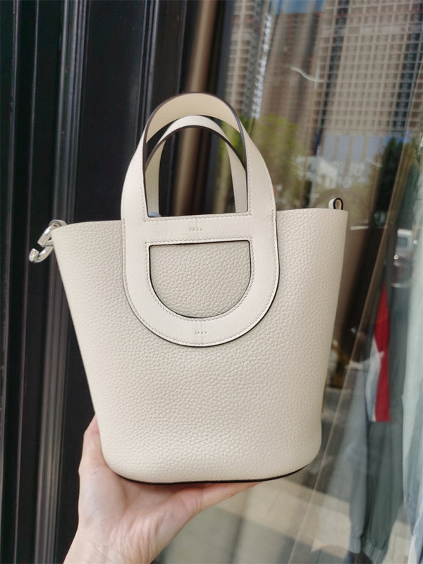  structured bag interior and compartment view 21