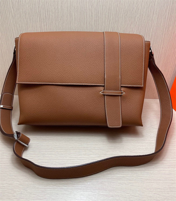  structured bag interior and compartment view