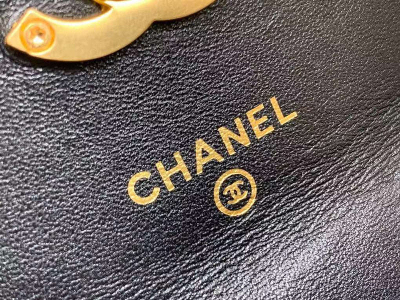  handbag, compact everyday style, image 5