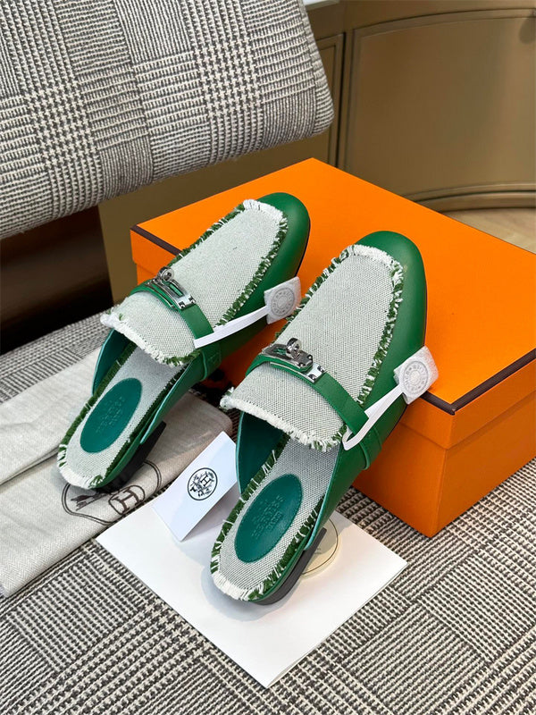 Hermes shoes Style 210 - close-up of bold signature style