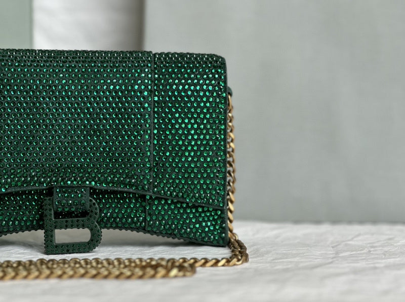 Zivas Charm Refined Structure Statement Handbag (Everyday Luxury Essential) – Detail View