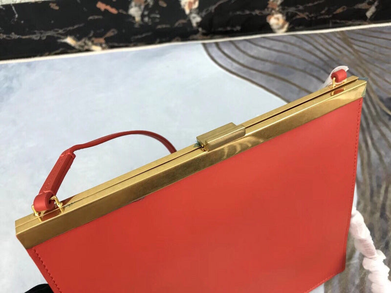 Side profile of refined sleek women's handbag – women's everyday handbag