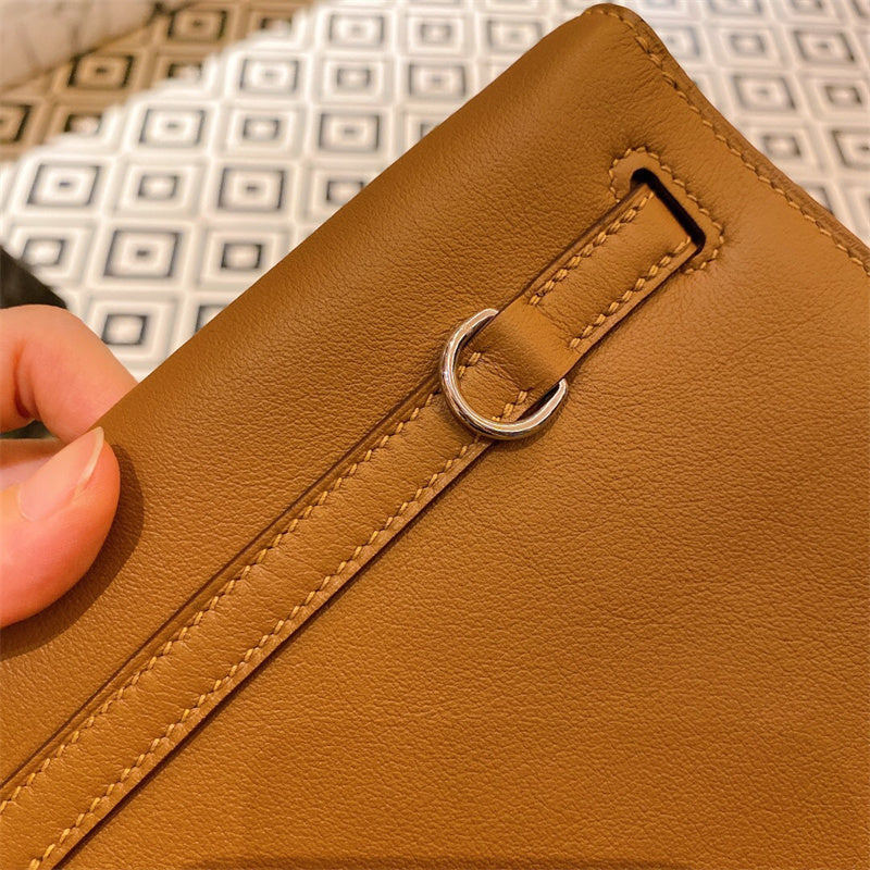  Classic top-handle bag front view 7