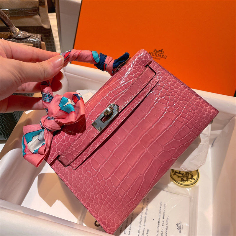  Elegant top-handle bag carried on shoulder 10