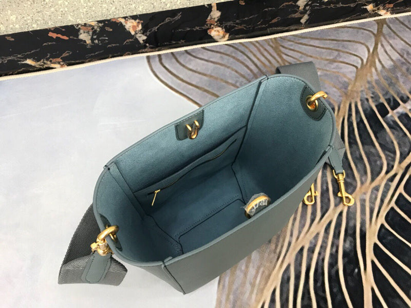 Front view of modern premium women's handbag – women's luxury accessory