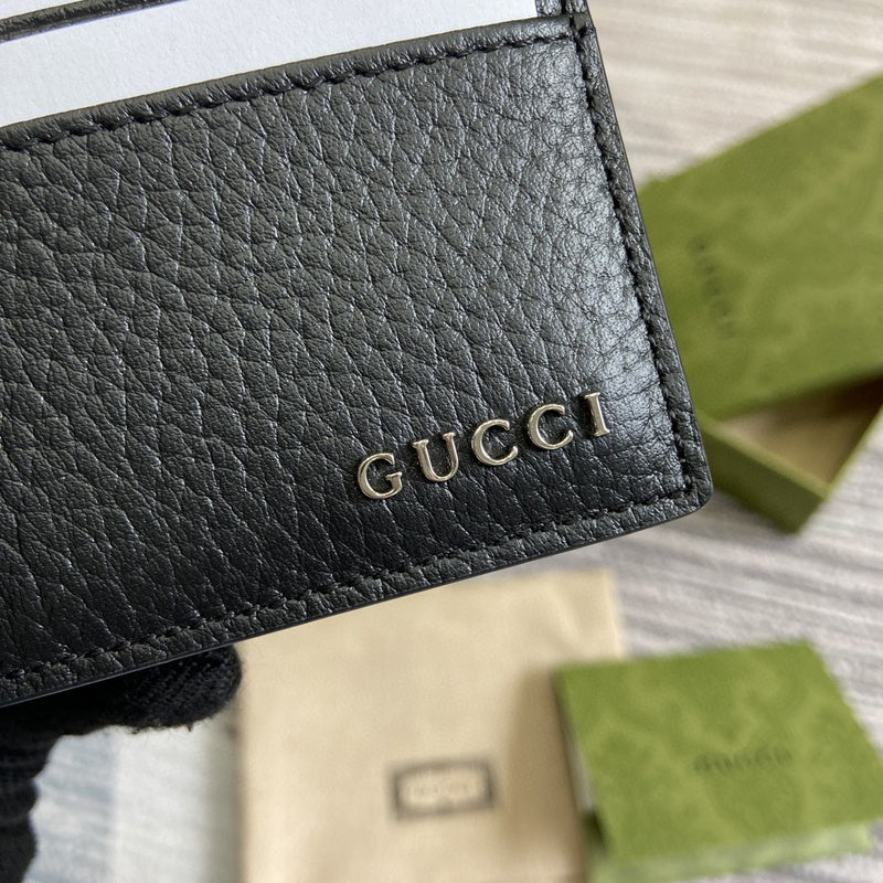 Styled lifestyle shot of statement everyday-luxe women's handbag – women's everyday handbag