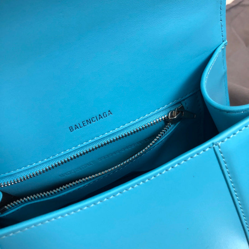 Side profile of premium polished women's handbag – women's everyday handbag