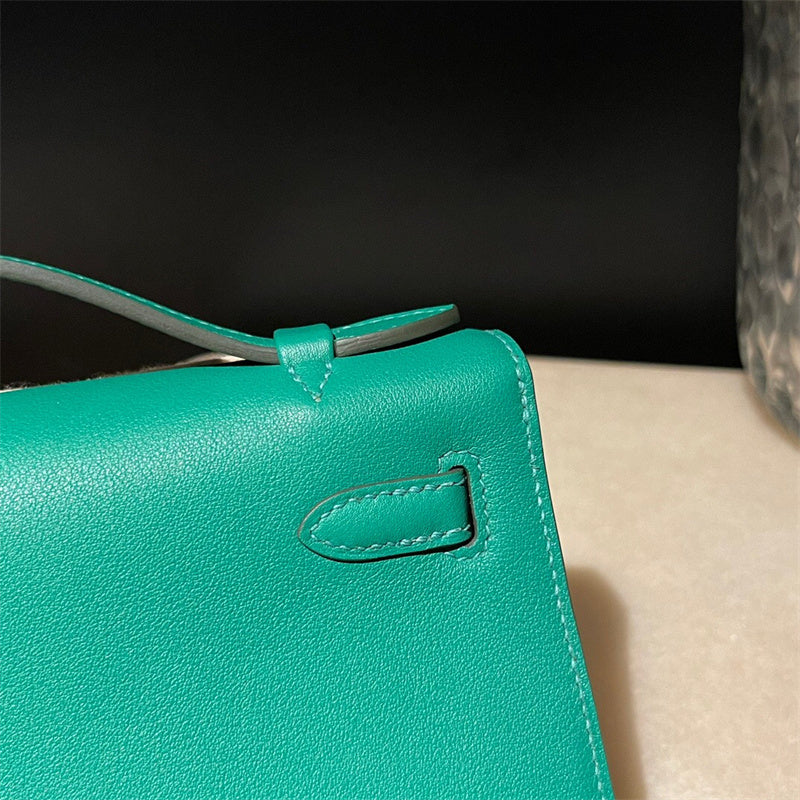  tailored shopper bag detail view showing craftsmanship