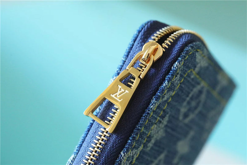  handbag close-up of hardware and finish