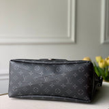 Handle and strap detail of everyday-luxe signature women's handbag – women's statement bag