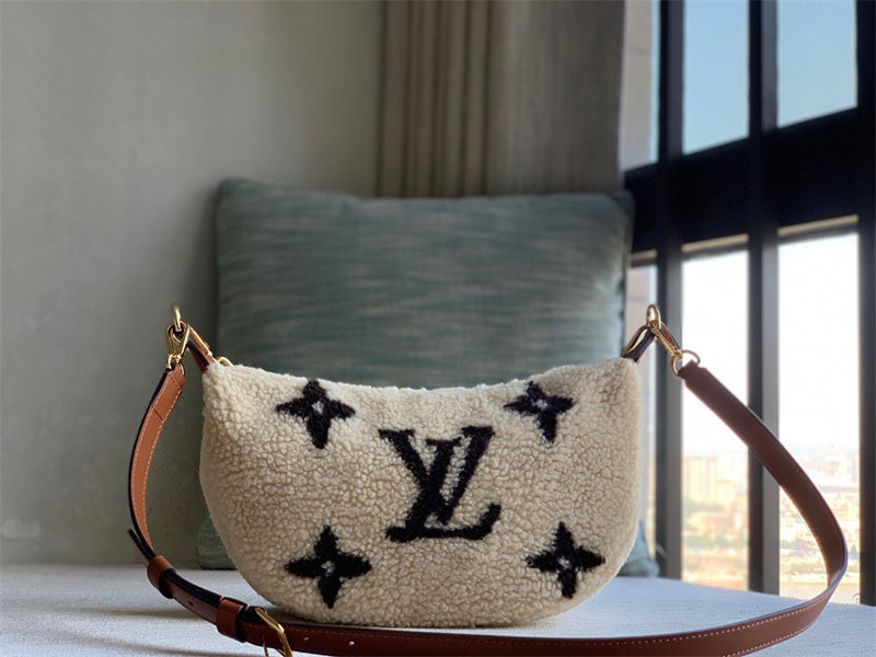  signature shoulder bag detail view showing craftsmanship