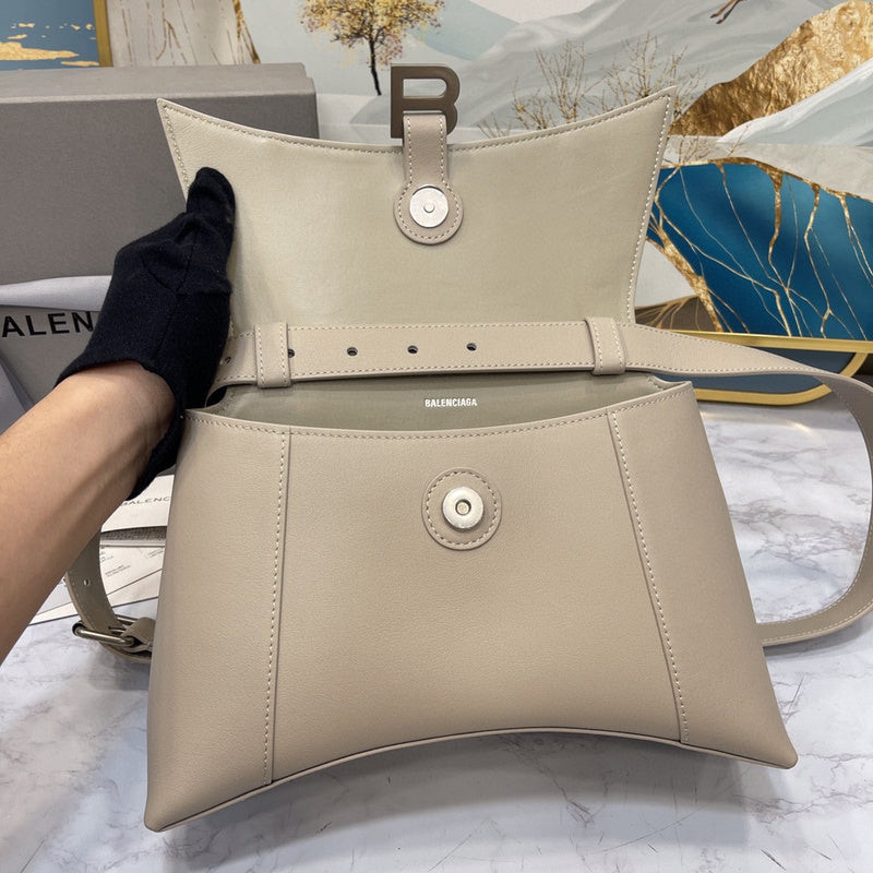 Zivas Charm Timeless Appeal Statement Handbag (Designer-Inspired Craftsmanship) – Interior View