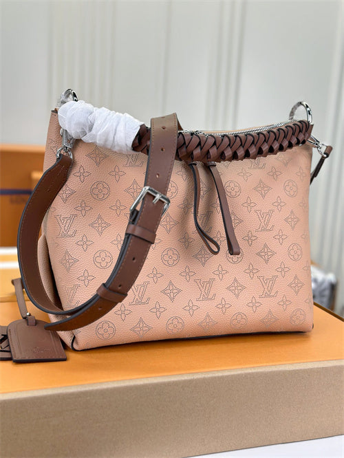  sophisticated shoulder bag styled with outfit