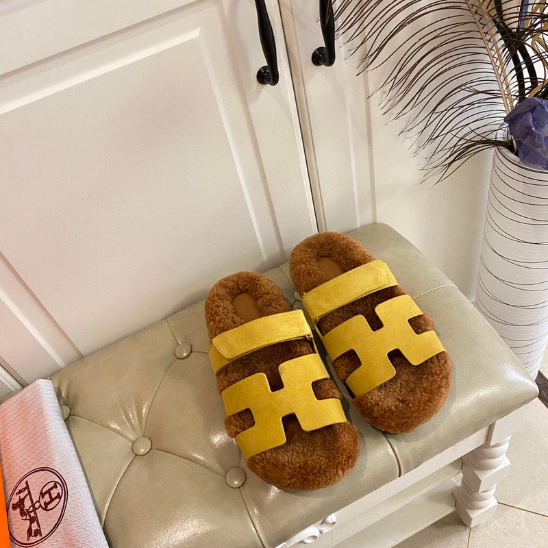 Hermes sandals Style 094 - close-up of premium leather craftsmanship