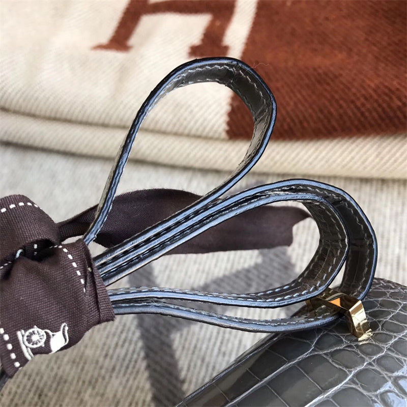  satchel close-up of hardware and finish 17