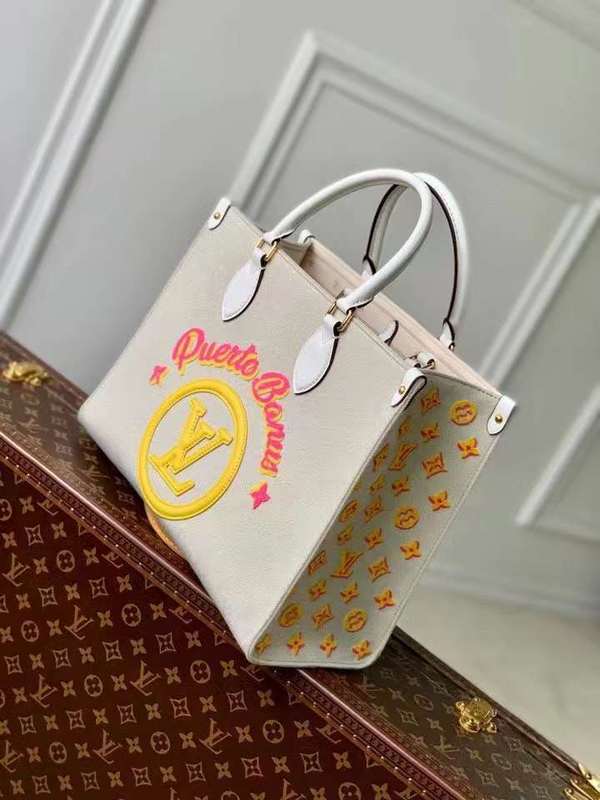 Interior view of everyday-luxe classic women's handbag – women's premium purse