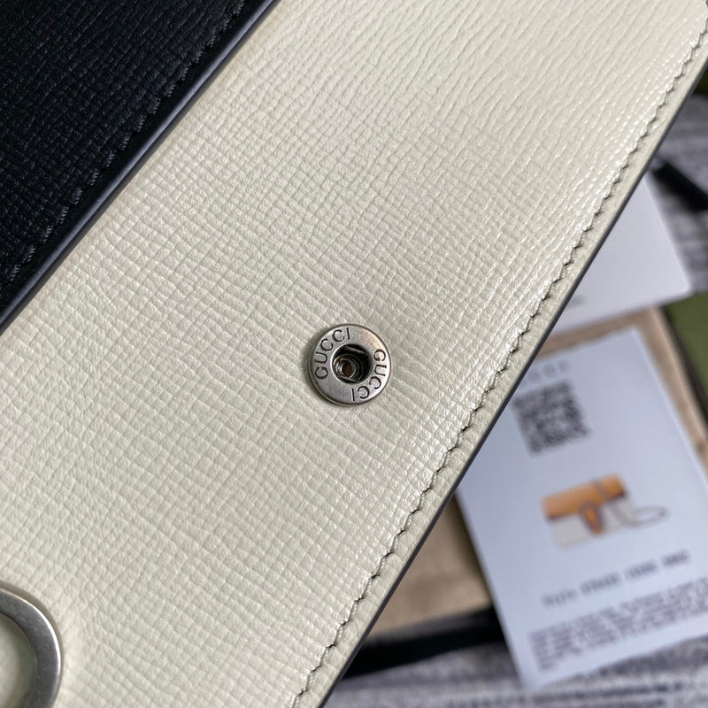 Interior view of everyday-luxe chic women's handbag – women's luxury handbag