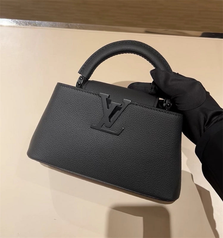  Essential structured bag front view 19