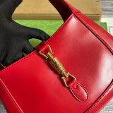 Handle and strap detail of sleek refined women's handbag – women's everyday handbag