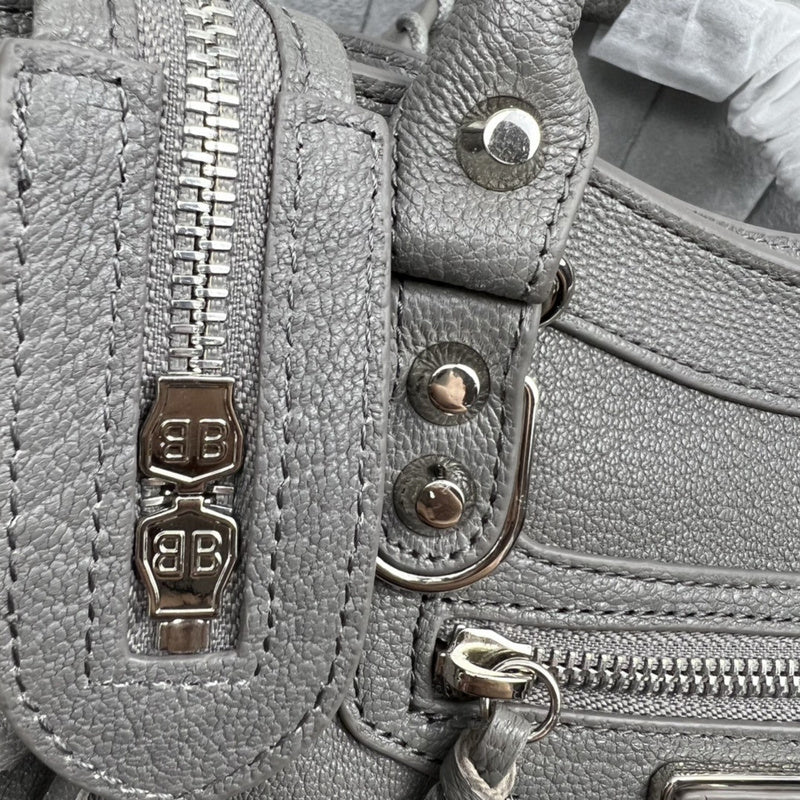 Zivas Charm Refined Structure Statement Handbag (Premium Everyday Carry) – Close-Up Detail