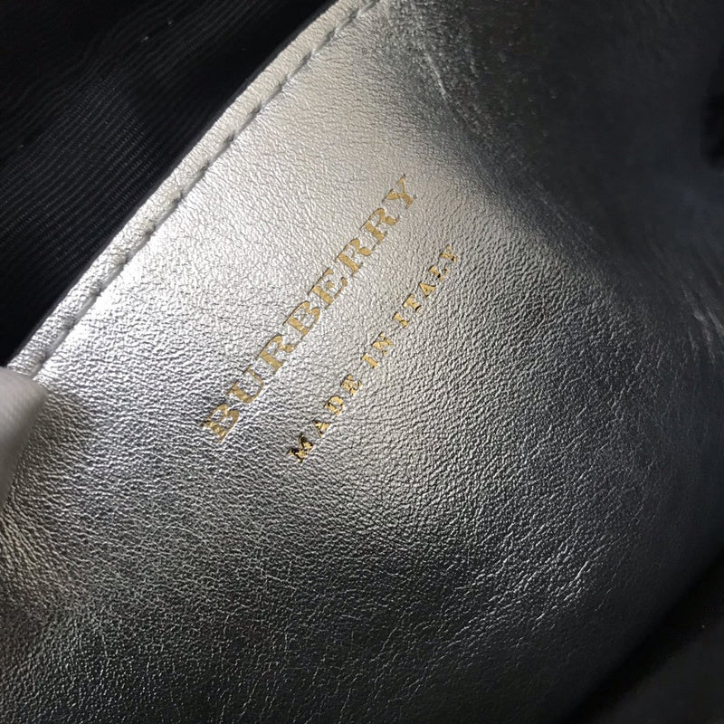 Ziva's Charm handbag – product shot (one versatile size)