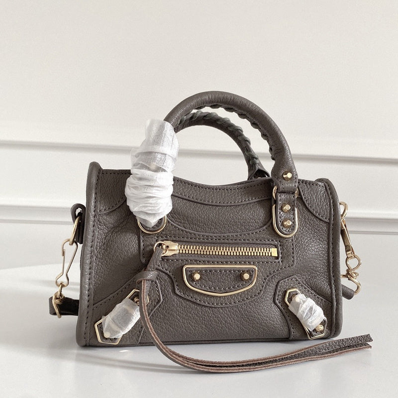 Zivas Charm Classic Sensibility Statement Handbag (Statement-Ready Design) – Full Silhouette