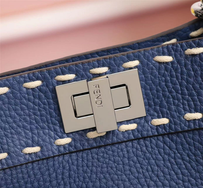 Ziva's Charm handbag – close-up view (Standard Size)