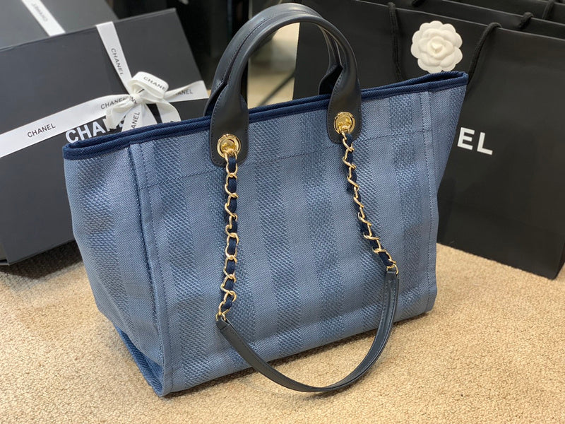  spacious purse view 8