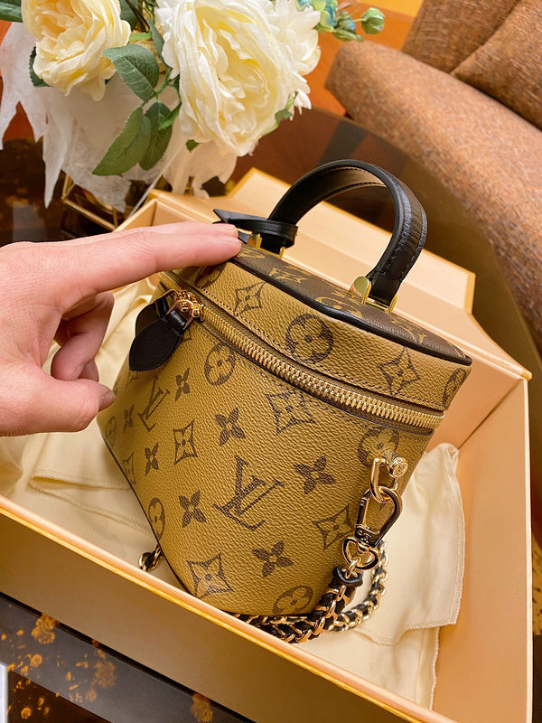 Close-up detail of elevated everyday-luxe women's handbag – women's statement bag