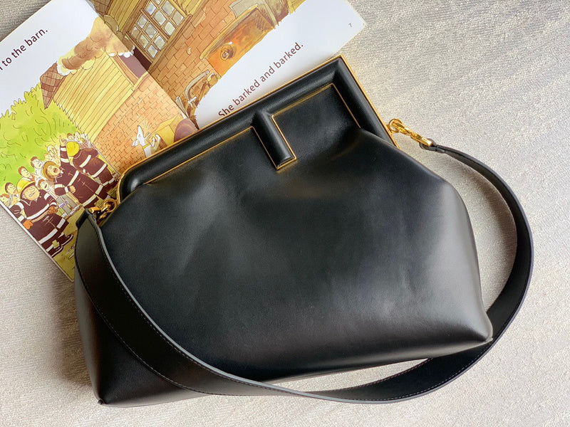 Ziva's Charm handbag – full view (26cm*18cm*10cm)