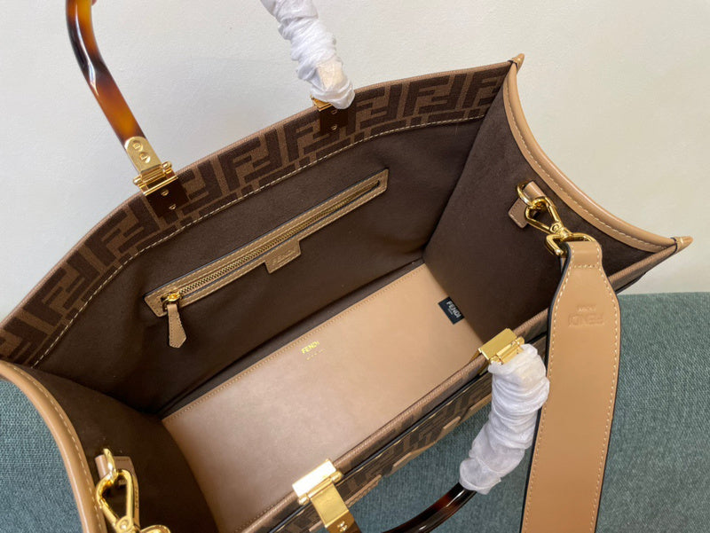 Ziva's Charm handbag – interior view (35cm*17cm*31cm)