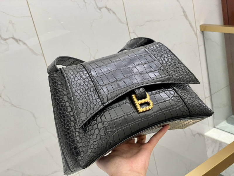 Ziva's Charm handbag – detail view (one versatile size)