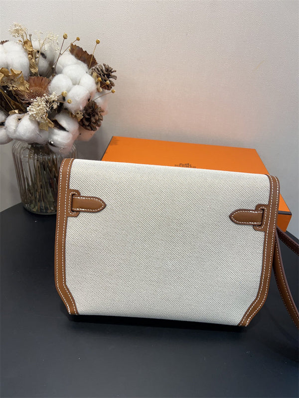  Effortless tote bag carried on shoulder 10