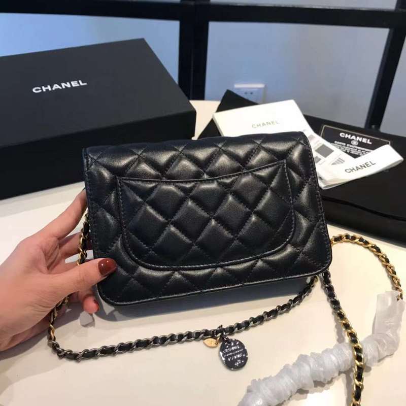 Zivas Charm Chic Craftsmanship Luxury Handbag (Premium Everyday Carry) – Close-Up Detail