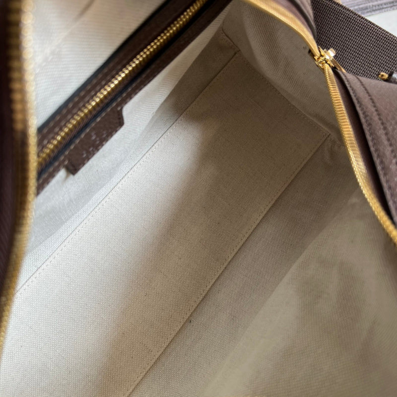 Streamlined handbag styled for everyday wear
