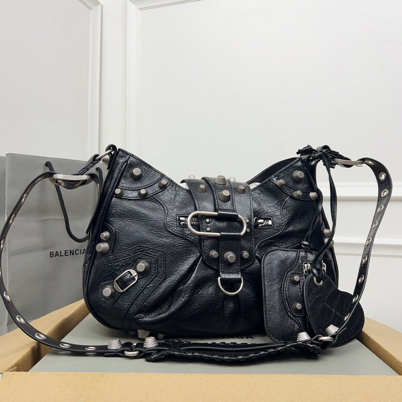Zivas Charm Effortless Elegance Fashion Handbag (Timeless Wardrobe Addition) – Interior View