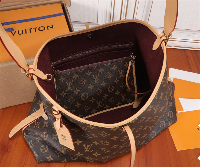  structured bag interior and compartment view